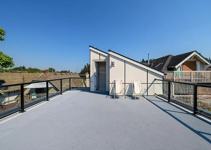 Seattle Urban Village - Vashon1 - Roof Top View Deck