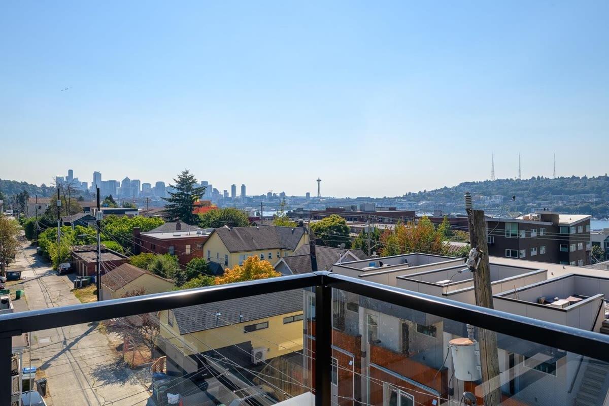 Holiday home Urban Village - Vashon1 - Roof View Deck Seattle